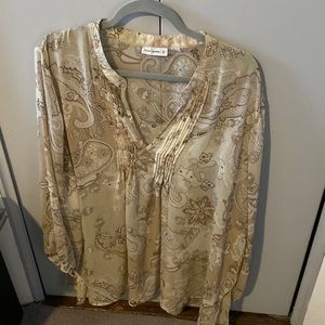 Woman’s 3x fun print blouse.